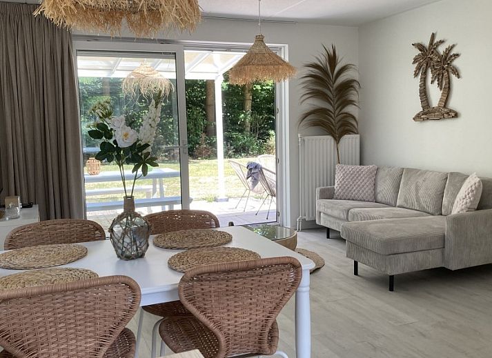 Villa Wellness Retreat, een gezellig vakantiehuis in Halderberge, West Brabant, omringd door groene natuur en rustgevende omgeving.