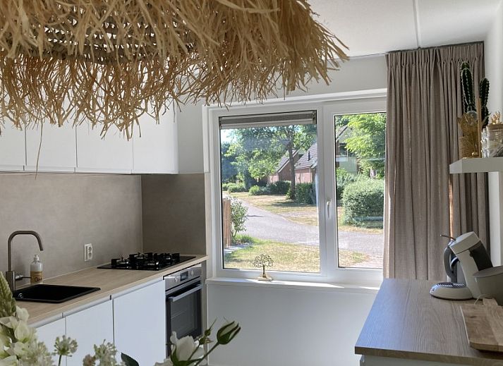 Villa Wellness Retreat, een gezellig vakantiehuis in Halderberge, West Brabant, omringd door groene natuur en rustgevende omgeving.