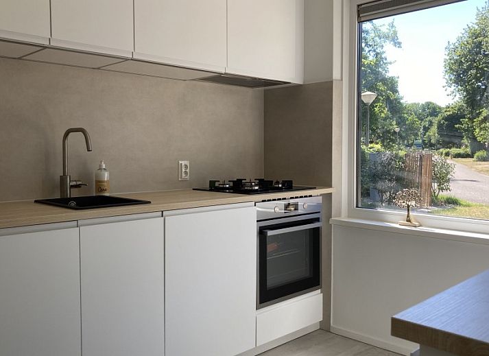 Ontspan in de jacuzzi van Villa Wellness Retreat, een vakantiehuis in het groene Halderberge, West Brabant, Noord Brabant.