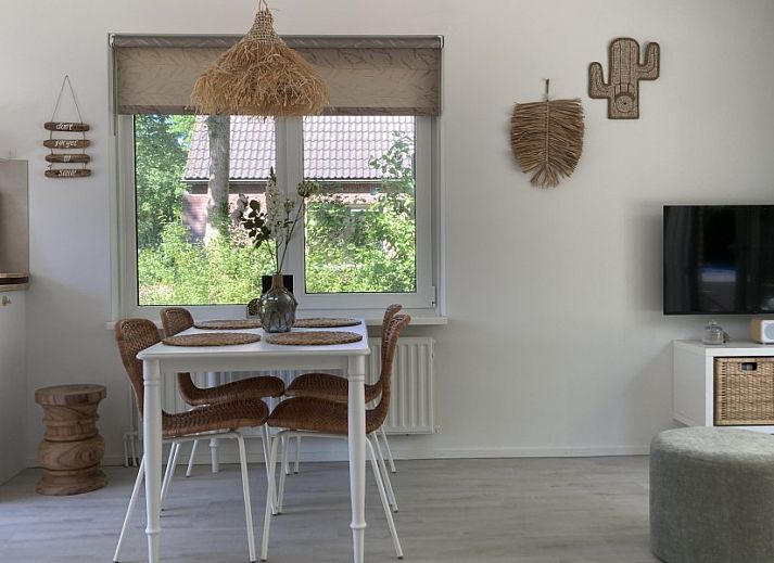 Ontspan in de jacuzzi van Villa Wellness Retreat, een vakantiehuis in het groene Halderberge, West Brabant, Noord Brabant.