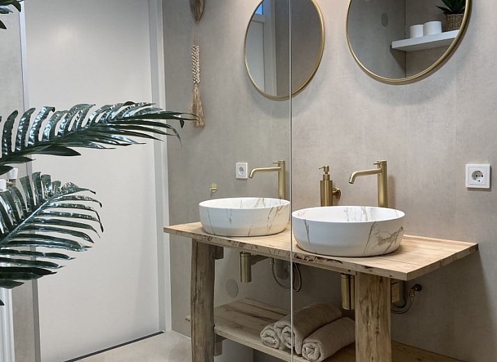 Ontspan in de luxe sauna van Villa Wellness Retreat, een vakantiehuis in Halderberge, West Brabant, Noord Brabant.