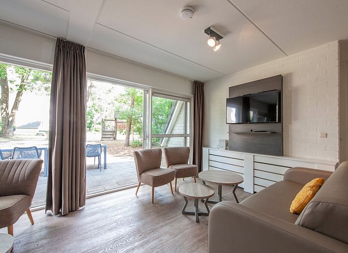 FV12 Comfort bungalow in Oosterhout, West Brabant, surrounded by nature with spacious terrace for relaxation.