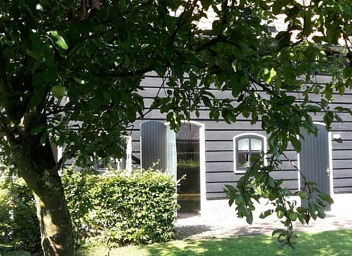 Vacation home in Drimmelen with charming garden and rural feel, located in quiet West Brabant, North Brabant.