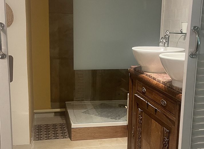 NB094 vakantiehuis in Molenschot, Noord Brabant, met sfeervol terras en groene tuin.