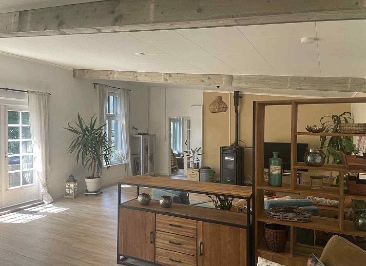 NB094 vakantiehuis in Molenschot, Noord Brabant, met sfeervol terras en groene tuin.