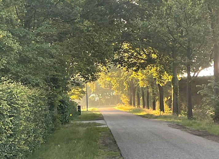 Gezellige eetkamer in vakantiehuis NB094, Molenschot, West Brabant, met veel natuurlijk licht.