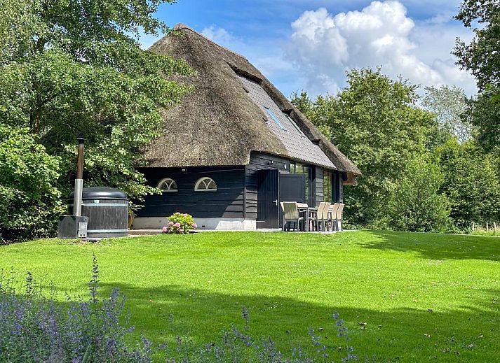 Ferienhaus De Karkooi in Rijsbergen mit Reetdach und grossem Garten in Westbrabant.