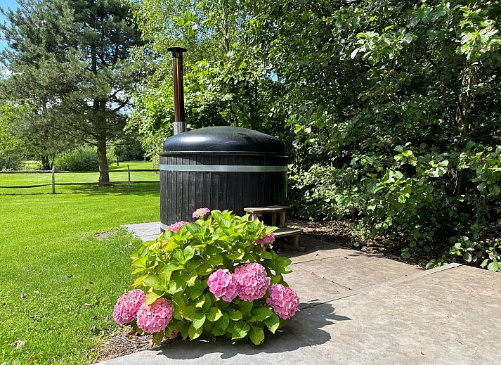 Ferienhaus De Karkooi in Rijsbergen mit Reetdach und grossem Garten in Westbrabant.