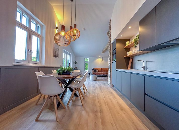 De Stal vacation home in Rijsbergen, North Brabant with green garden and terrace surrounded by nature.