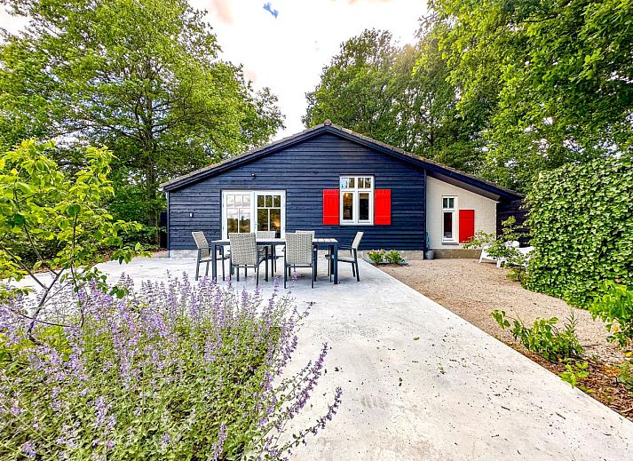 Comfortable bedroom in De Stal vacation home in Rijsbergen, West Brabant with luxurious bed and minimalist design.