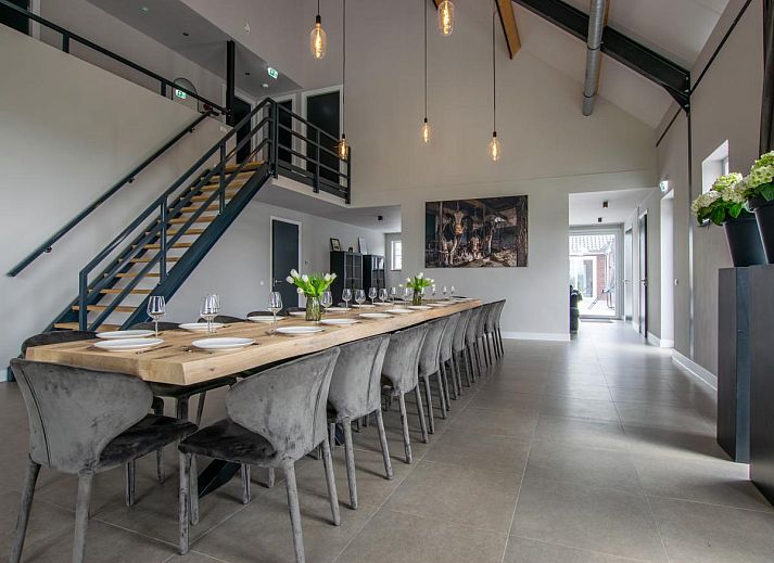 Terrasse des Ferienhauses Jonkershof in Lage Zwaluwe, ideal fuer Outdoor-Aktivitaeten in Nordbrabant.