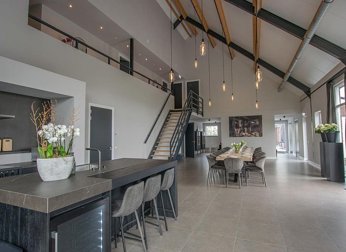 Terrasse des Ferienhauses Jonkershof in Lage Zwaluwe, ideal fuer Outdoor-Aktivitaeten in Nordbrabant.