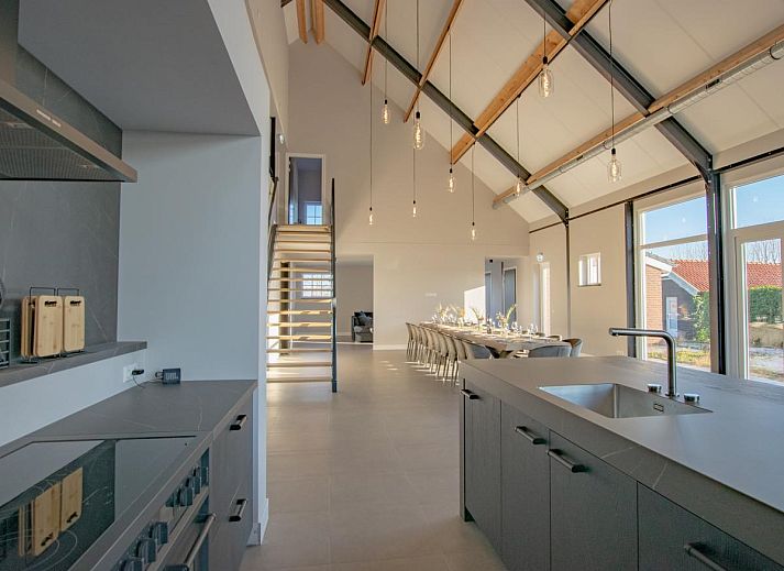 Terrasse des Ferienhauses Jonkershof in Lage Zwaluwe, ideal fuer Outdoor-Aktivitaeten in Nordbrabant.