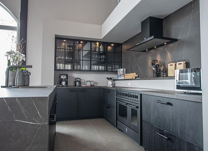 Terrasse des Ferienhauses Jonkershof in Lage Zwaluwe, ideal fuer Outdoor-Aktivitaeten in Nordbrabant.