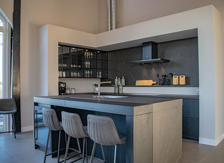 Stilvolles Esszimmer im Jonkershof, Ferienhaus in Lage Zwaluwe mit Blick auf die Natur von Westbrabant.