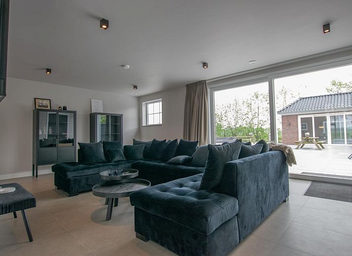 Stilvolles Esszimmer im Jonkershof, Ferienhaus in Lage Zwaluwe mit Blick auf die Natur von Westbrabant.