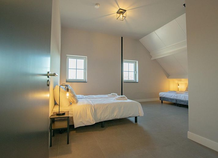 Grosser Esstisch im Jonkershof, Ferienhaus in Lage Zwaluwe, ideal fuer Gruppenessen in Nordbrabant.