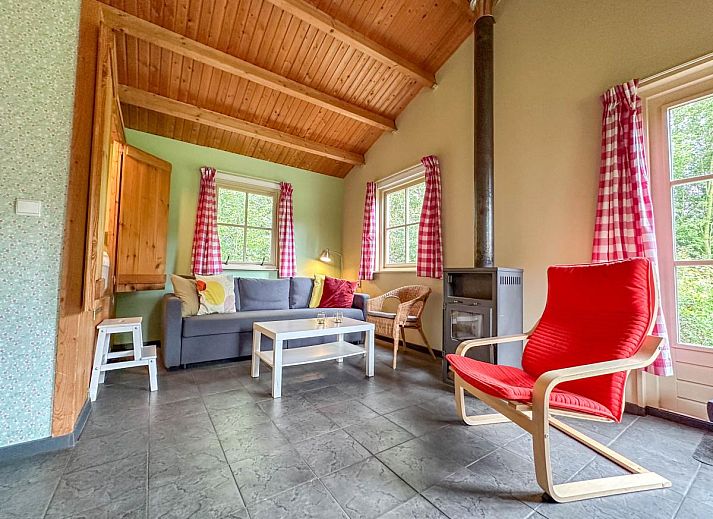 Vakantiehuis Aarde in Lage Zwaluwe, omgeven door groene natuur in West Brabant, Noord Brabant.