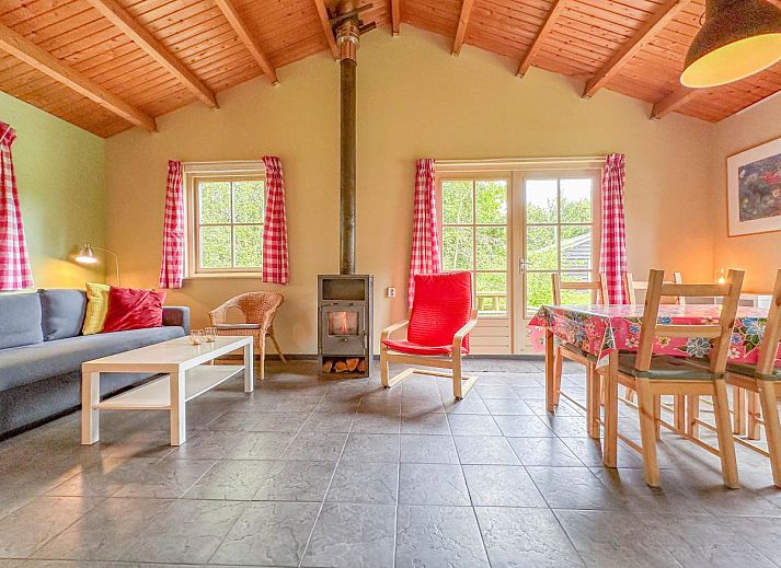 Vakantiehuis Aarde in Lage Zwaluwe, omgeven door groene natuur in West Brabant, Noord Brabant.