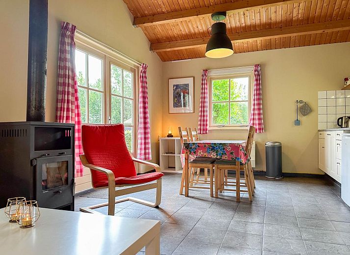 Vakantiehuis Aarde in Lage Zwaluwe, omgeven door groene natuur in West Brabant, Noord Brabant.