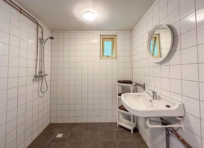 Ruime woonruimte in vakantiehuis Aarde, Lage Zwaluwe, met houtkachel in West Brabant, Noord Brabant.