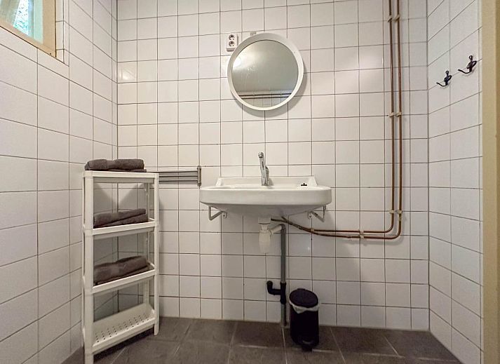 Ruime woonruimte in vakantiehuis Aarde, Lage Zwaluwe, met houtkachel in West Brabant, Noord Brabant.