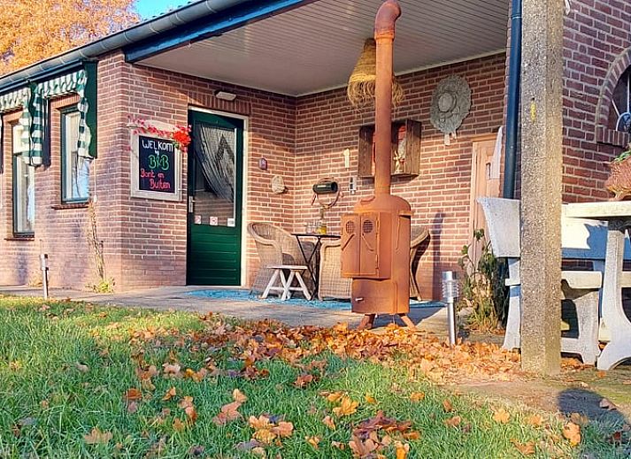 Veranda des Hauses in Sprundel, ein Ferienhaus in Nordbrabant mit rustikalem Charme.