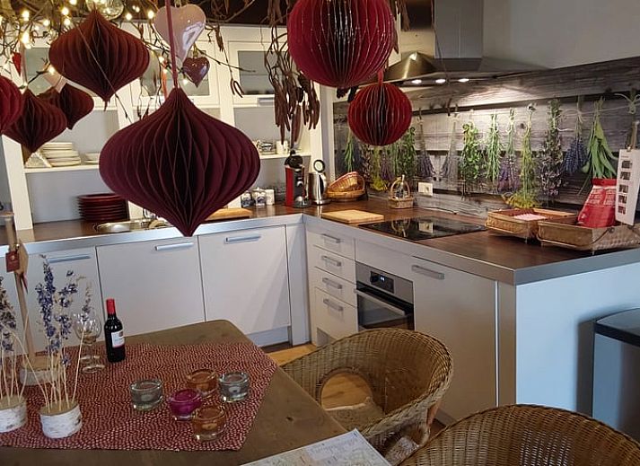 Blick auf die gruene Umgebung von Huisje in Sprundel, einem Ferienhaus in Westbrabant.