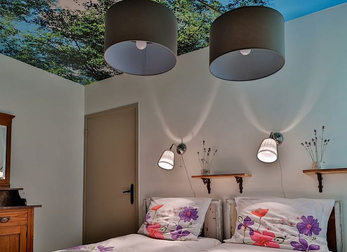 Terrasse von Cottage in Sprundel, einem Ferienhaus in Nordbrabant mit Blick auf die Landschaft.