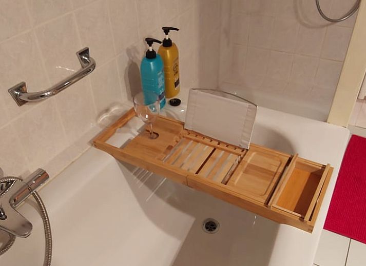 Schattige Veranda von Huisje in Sprundel, einem Ferienhaus im gruenen Westbrabant.