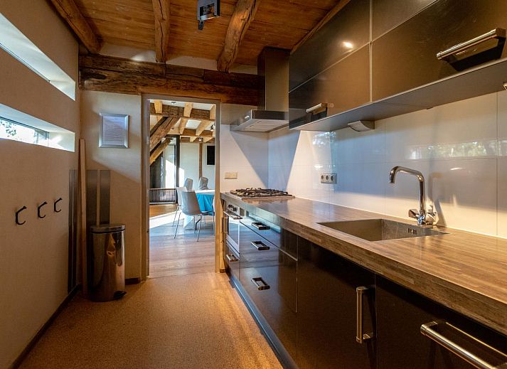 Jager en Hooijmijt vacation home in Ulvenhout AC, West Brabant. Authentic farmhouse with thatched roof surrounded by nature and tranquility.