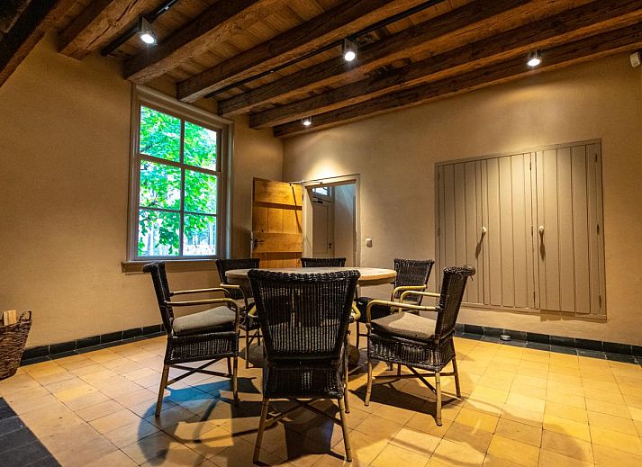 Jager en Hooijmijt vacation home in Ulvenhout AC, West Brabant. Authentic farmhouse with thatched roof surrounded by nature and tranquility.