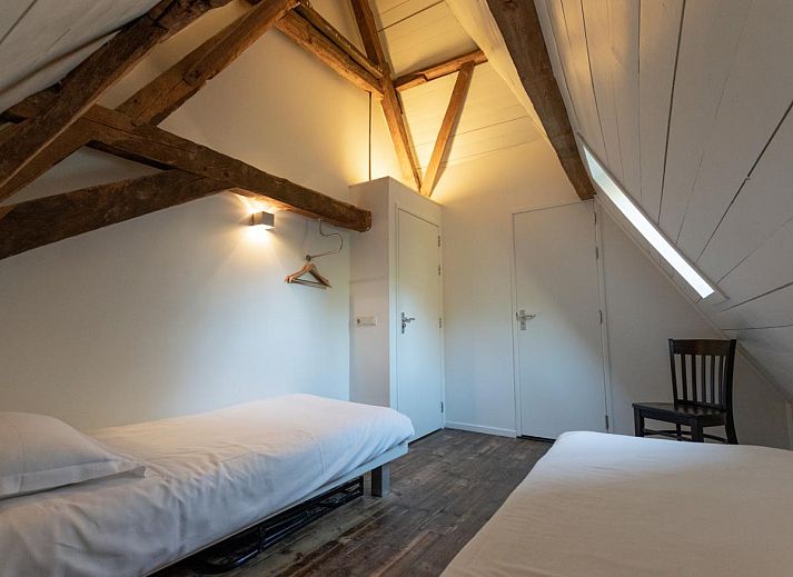 Rustic entrance to De Jager en de Gelagkamers, vacation accommodation in the woods of Ulvenhout AC, West Brabant.