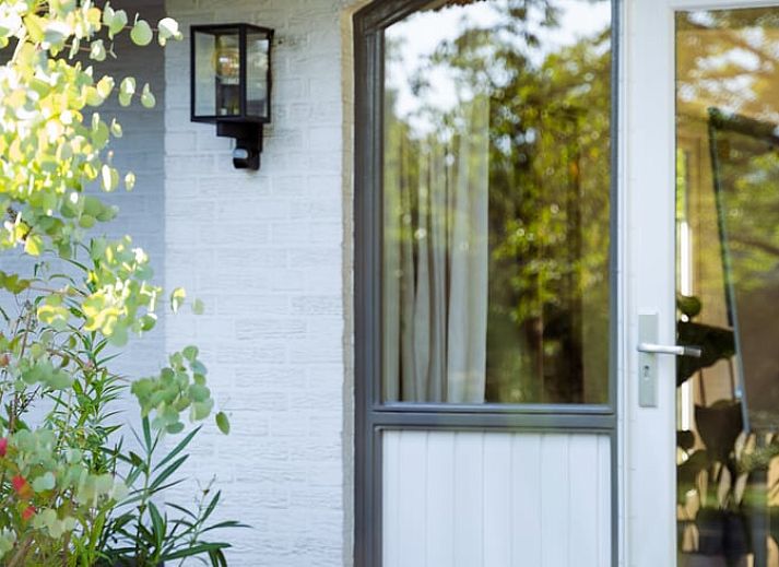 Charming vacation home in Ulvenhout AC, North Brabant with thatched roof and green surroundings.