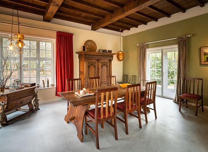 Rustieke toegangspoort van Huisje in Putte, vakantiehuis in West Brabant, Noord Brabant.