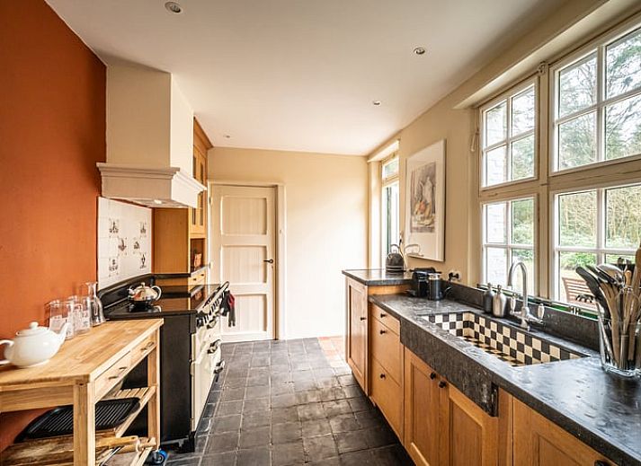 Rustieke toegangspoort van Huisje in Putte, vakantiehuis in West Brabant, Noord Brabant.