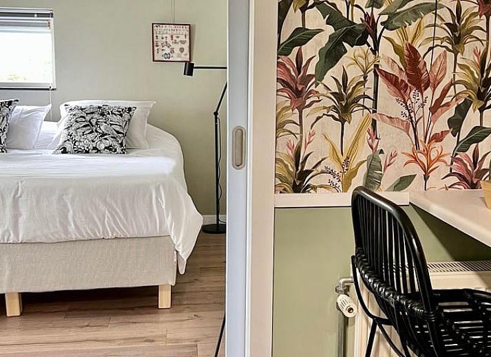 Vacation cottage in Strijbeek with beautiful garden in West Brabant, North Brabant.