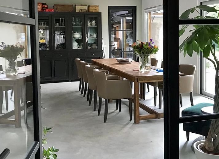 Charming entrance to Holiday home in Strijbeek, bed and breakfast in West Brabant.