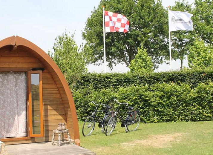 Geniessen Sie die Veranda des Ferienhauses in Terheijden, Nordbrabant, ideal zum Entspannen in der Natur.
