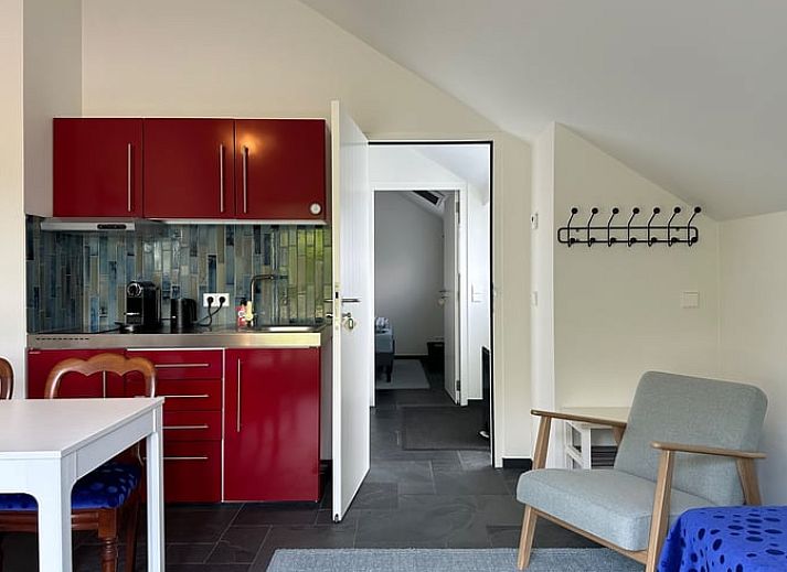 Charmante zijtuin van Vakantiehuis in Herpt, omringd door groen in West Brabant, Noord Brabant.