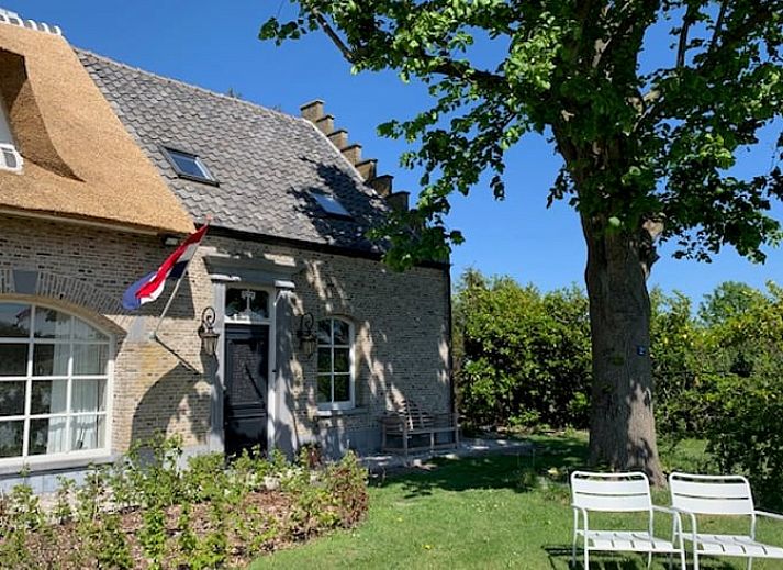 Vakantiehuisje in Moerstraten, gelegen in het groene West Brabant, Noord Brabant, met charmante bakstenen gevel en rustige tuin.