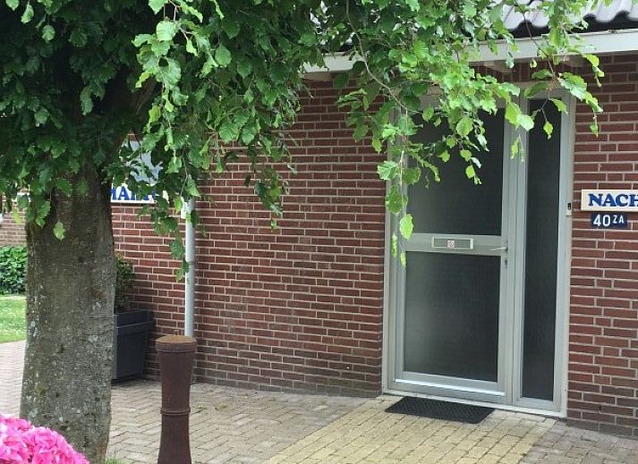 Speeltuin bij vakantieverblijf MARYO in Schoorl, Noordzeekust, Noord-Holland met glijbaan en schommel.
