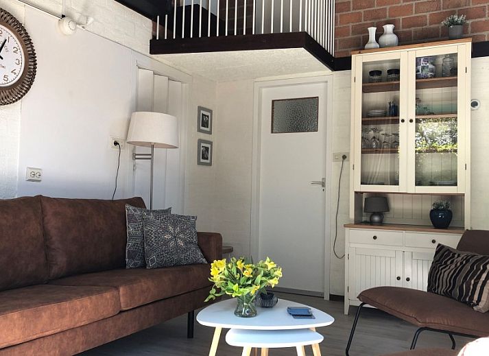 Speeltuin bij vakantieverblijf MARYO in Schoorl, Noordzeekust, Noord-Holland met glijbaan en schommel.