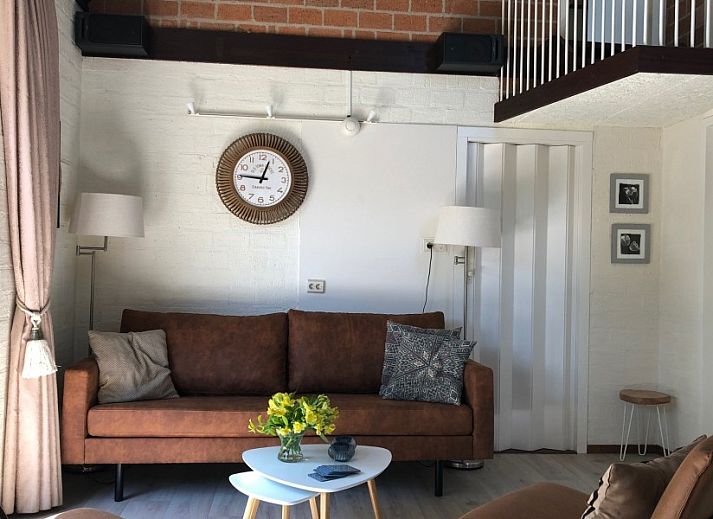 Speeltuin bij vakantieverblijf MARYO in Schoorl, Noordzeekust, Noord-Holland met glijbaan en schommel.