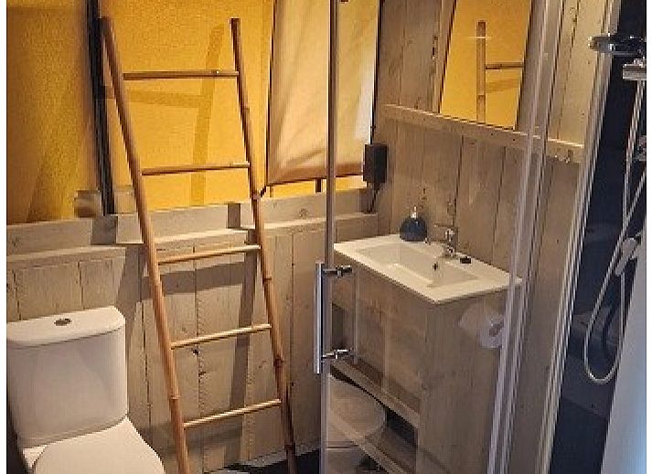 Guest house 4501195 - Tent house Noordzeekust - Luxe ingerichte safaritent