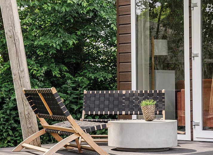 Beach cottage 6 people in Julianadorp, North Sea coast. Vacation home with modern veranda and green surroundings in North Holland.