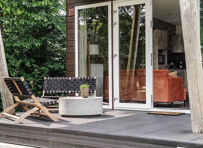 Beach cottage 6 people in Julianadorp, North Sea coast. Vacation home with modern veranda and green surroundings in North Holland.