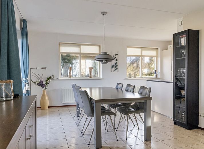 Vrijstaande woning in Julianadorp, een charmant vakantiehuis aan de Noordzeekust in Noord-Holland, omgeven door groene natuur en rust.