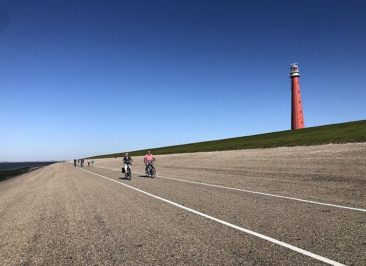 Helles Wohnzimmer mit grossen Fenstern in Ooghduyne 187 Julianadorp aan zee, Ferienhaus an der Nordseekueste.