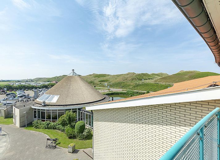 Gemuetliches Wohnzimmer des Strandslag 225 Julianadorp aan zee mit komfortabler Sitzecke in Nordholland.
